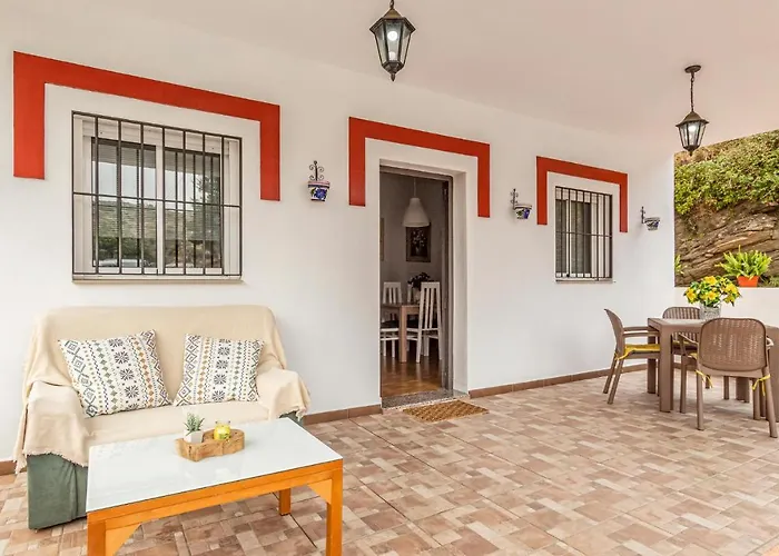 3 Bedroom Stunning Home In Malaga