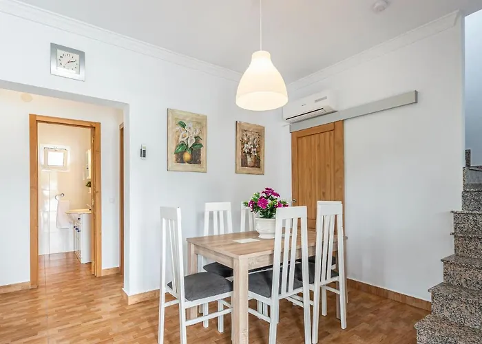 3 Bedroom Stunning Home In Malaga
